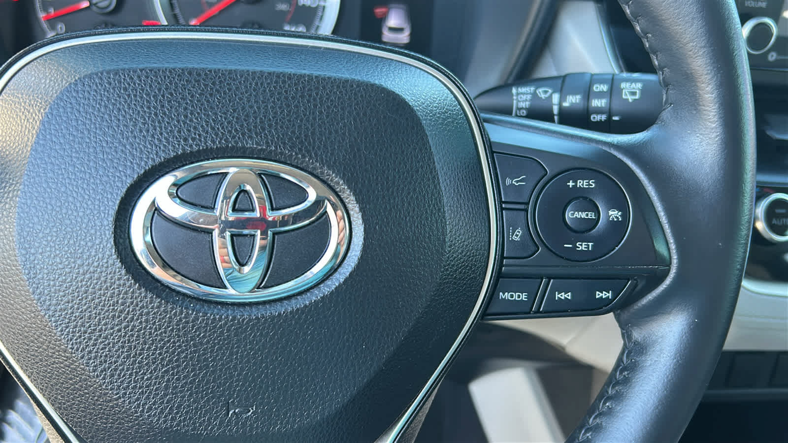 Used 2022 Toyota Corolla Cross LE AWD/4WD image 20