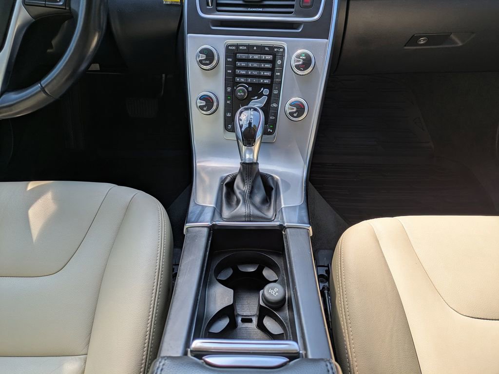 Used 2018 Volvo S60 T5 Inscription image 18