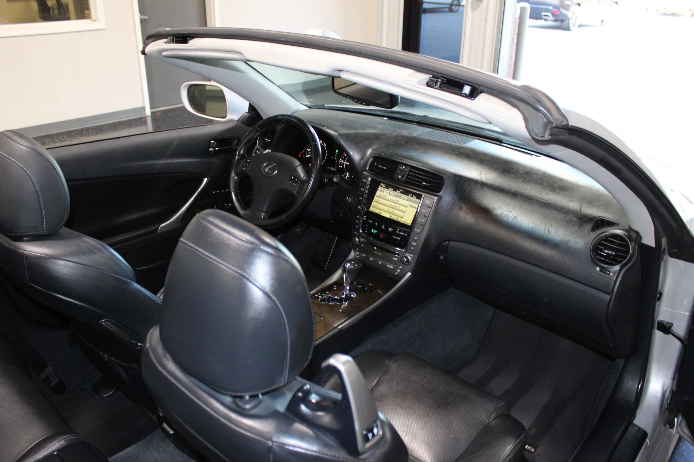 Used 2010 Lexus IS 350C w/ Luxury Pkg RWD image 46