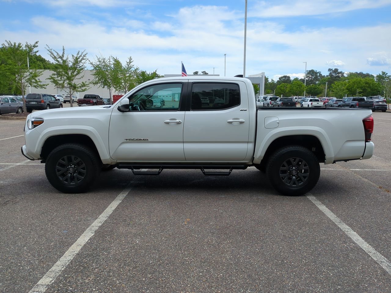 Used 2023 Toyota Tacoma SR5 w/ Technology Package AWD/4WD image 7