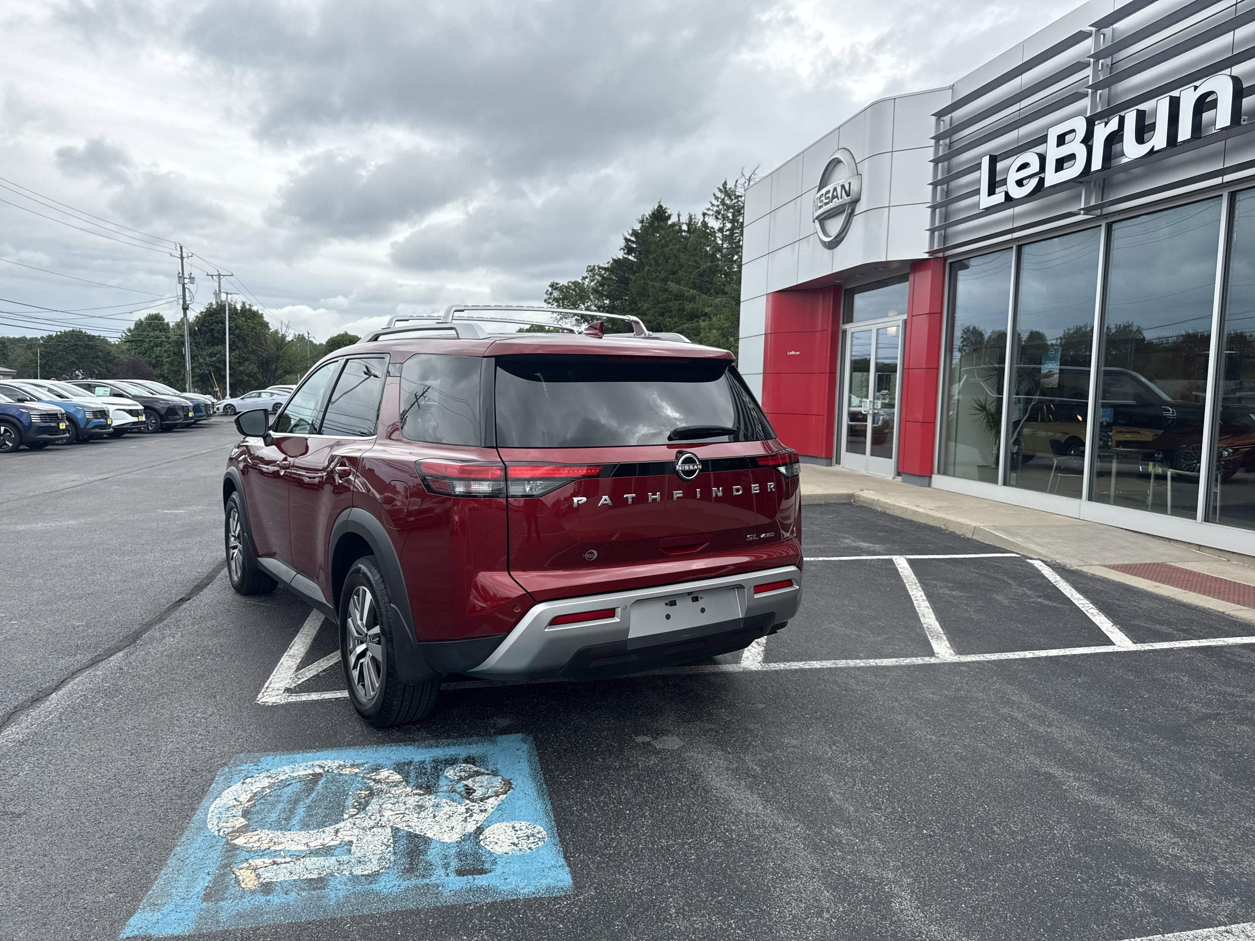 Used 2022 Nissan Pathfinder SL image 4