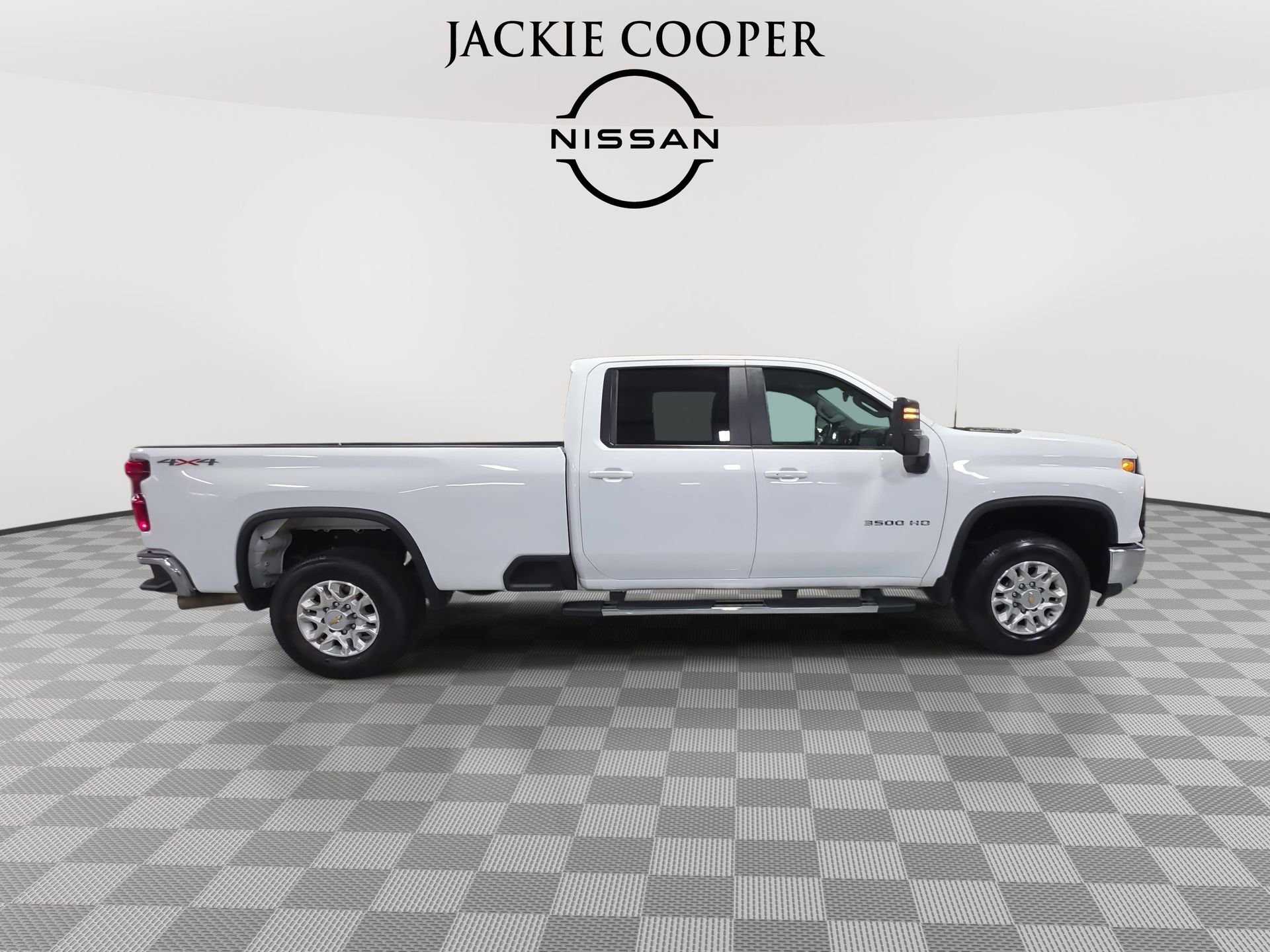 Used 2025 Chevrolet Silverado 3500 LT w/ Safety Package image 4