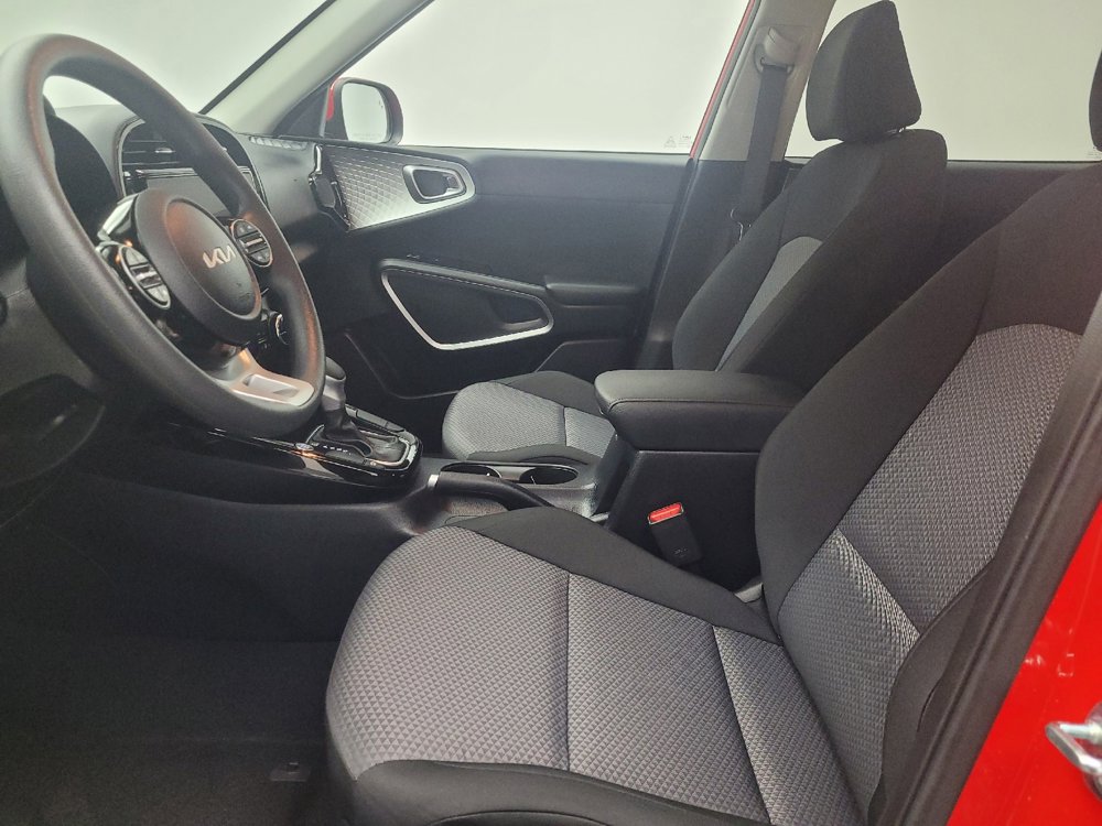 Used 2025 Kia Soul S image 17