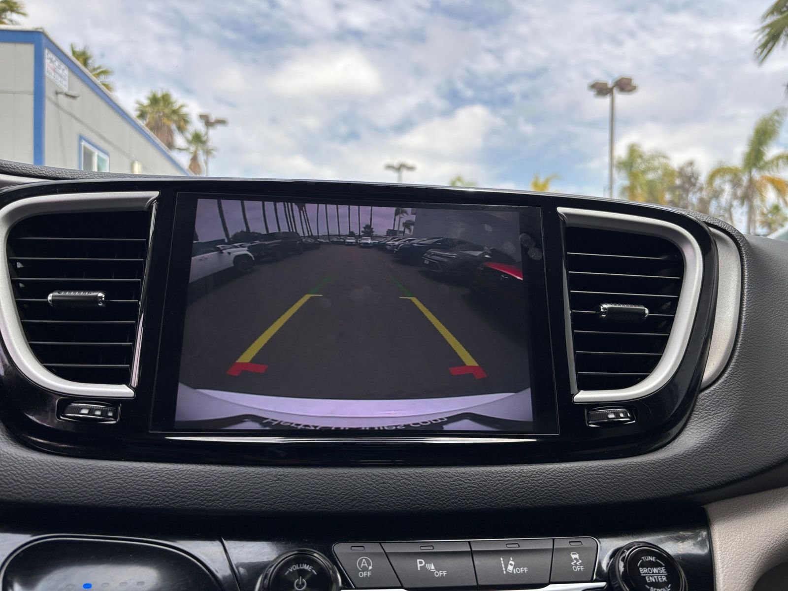 Used 2023 Chrysler Pacifica Touring-L FWD image 25