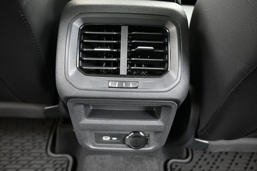 Used 2024 Volkswagen Tiguan SE R-Line AWD/4WD image 24