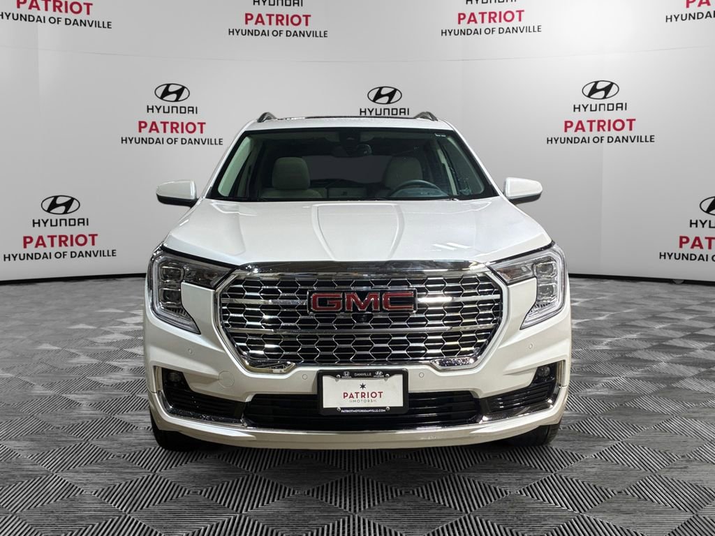 Used 2024 GMC Terrain Denali w/ Denali Premium Package image 8