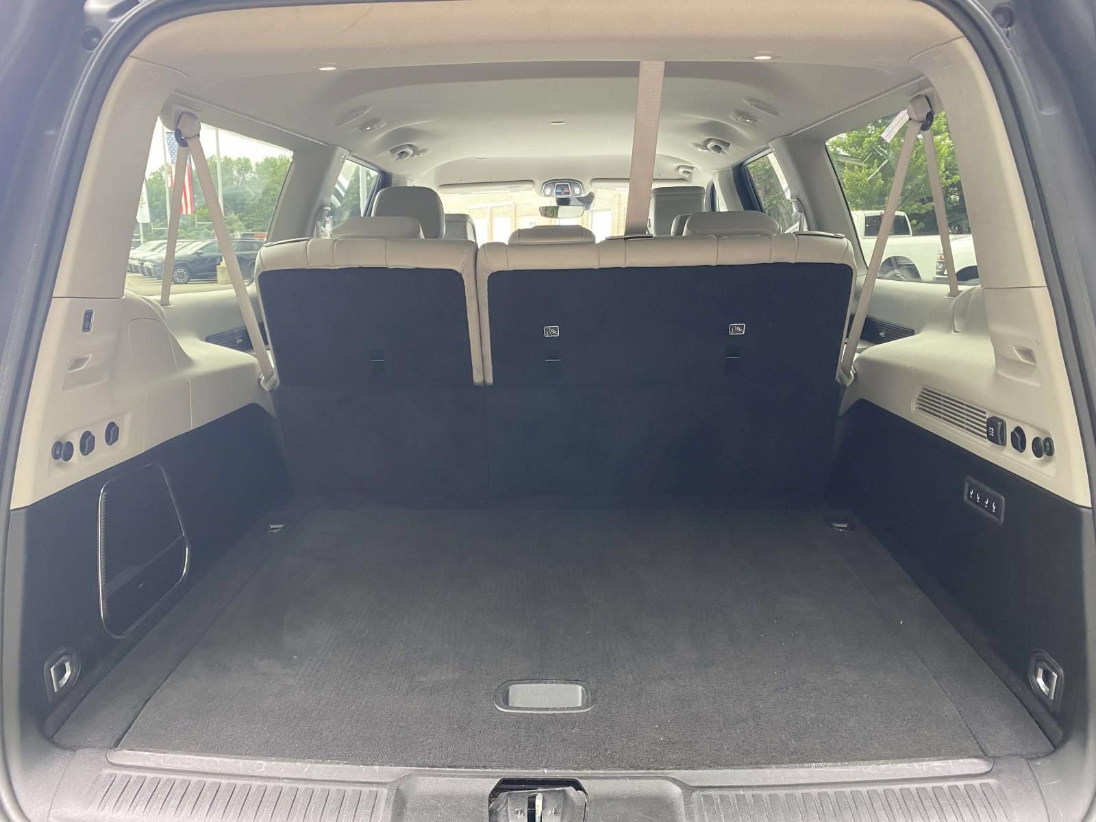 Used 2024 Jeep Wagoneer L Series II w/ Flexible Seating Group AWD/4WD image 9