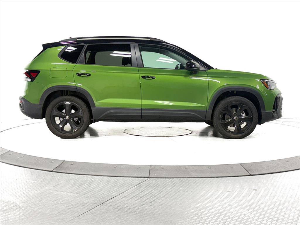 Used 2025 Volkswagen Taos SE image 12