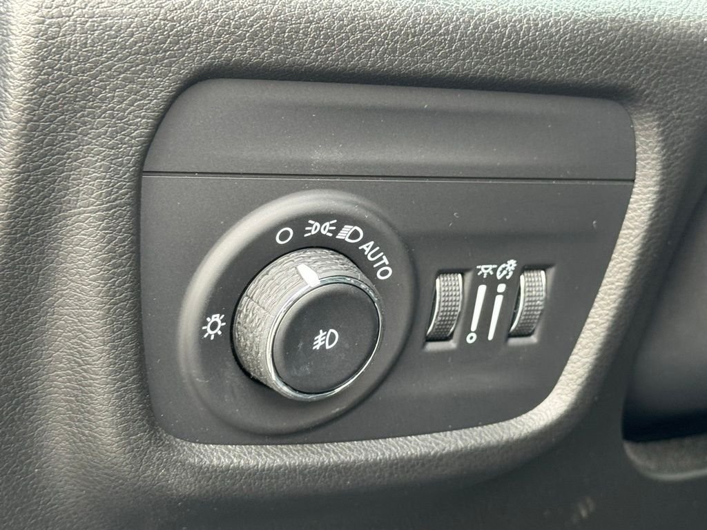 Used 2022 Jeep Grand Cherokee Overland AWD/4WD image 23