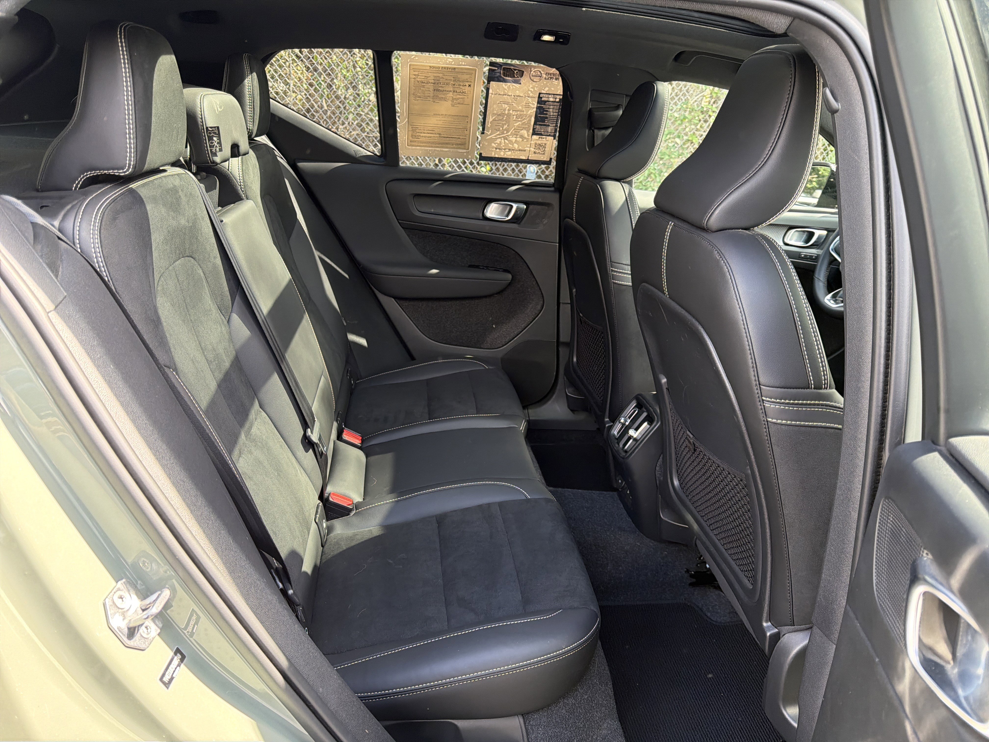 Certified 2022 Volvo XC40 P8 Recharge Plus image 33