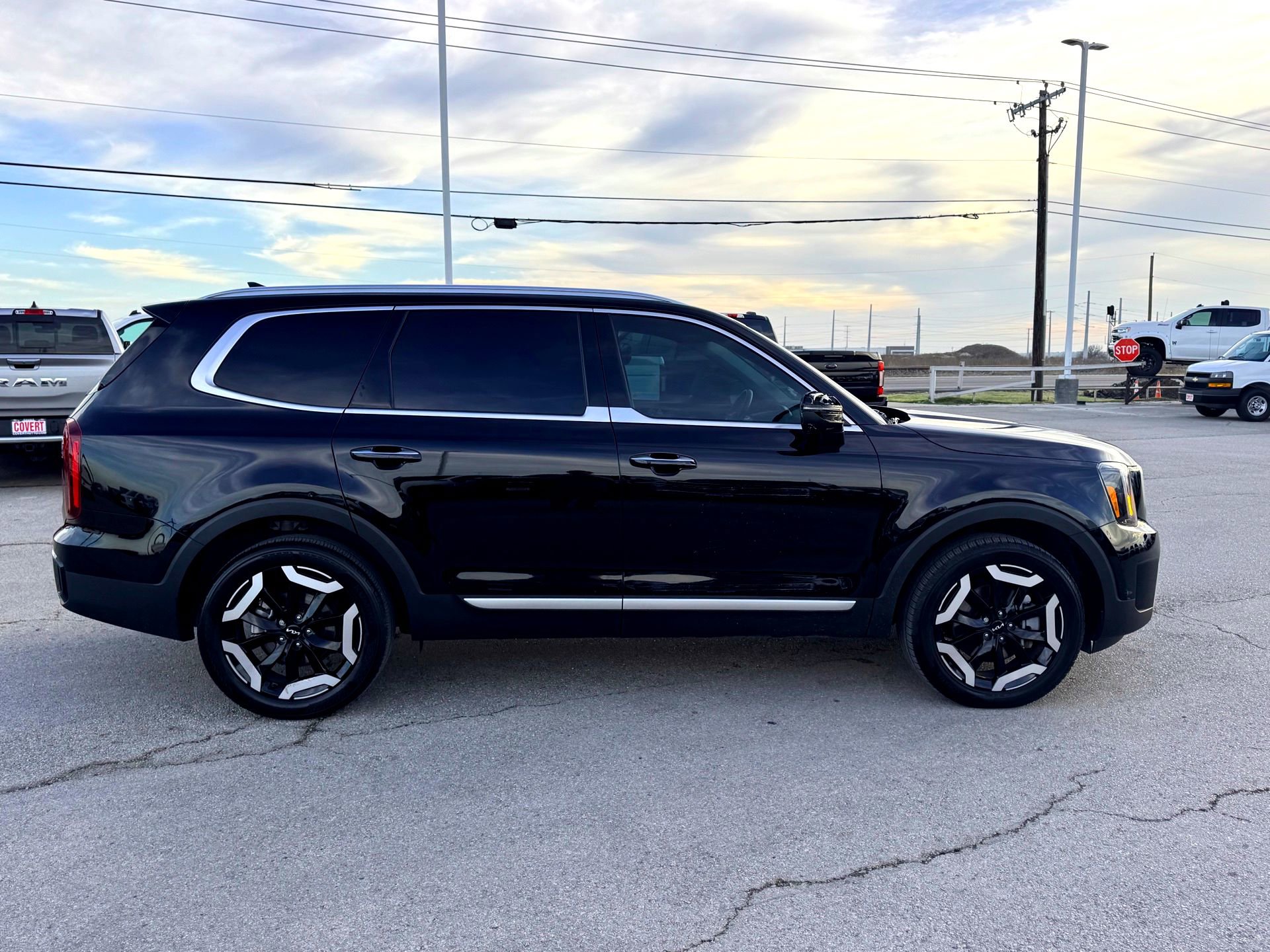 Used 2024 Kia Telluride S image 5
