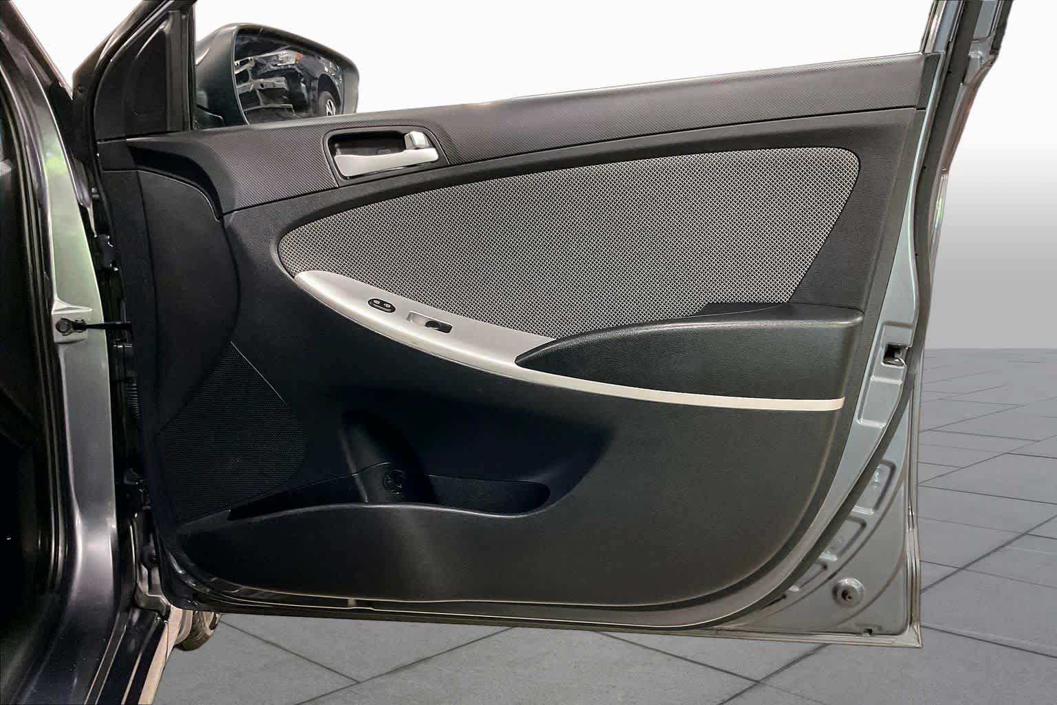 Used 2012 Hyundai Accent GS FWD image 22