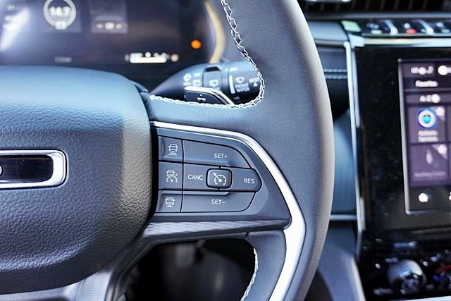 New 2025 Jeep Grand Cherokee L Altitude X image 40