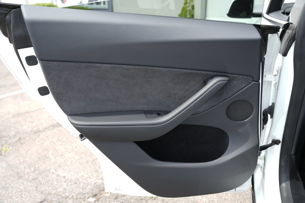Used 2023 Tesla Model Y AWD image 26