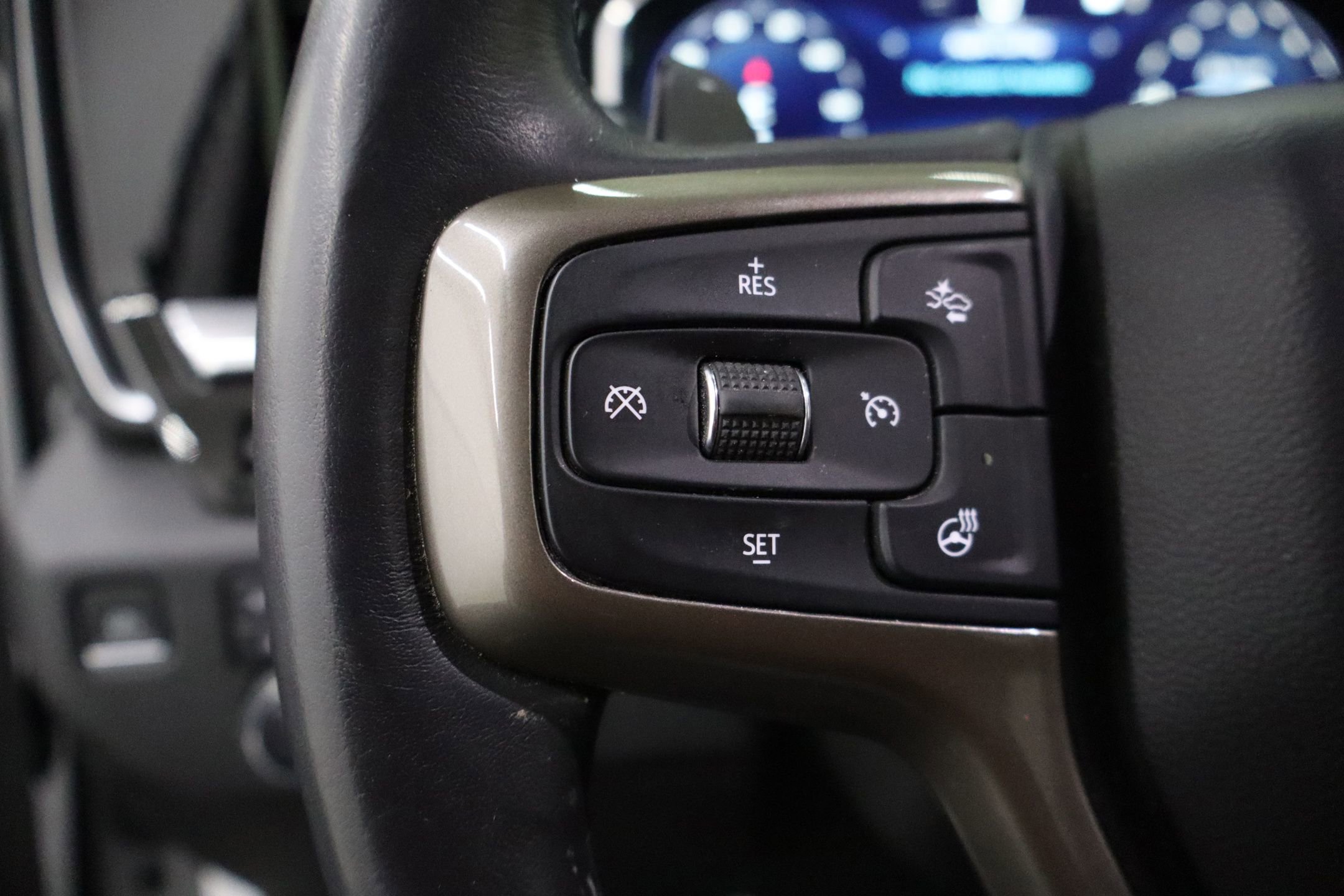 Used 2022 Chevrolet Silverado 1500 High Country w/ Technology Package image 16