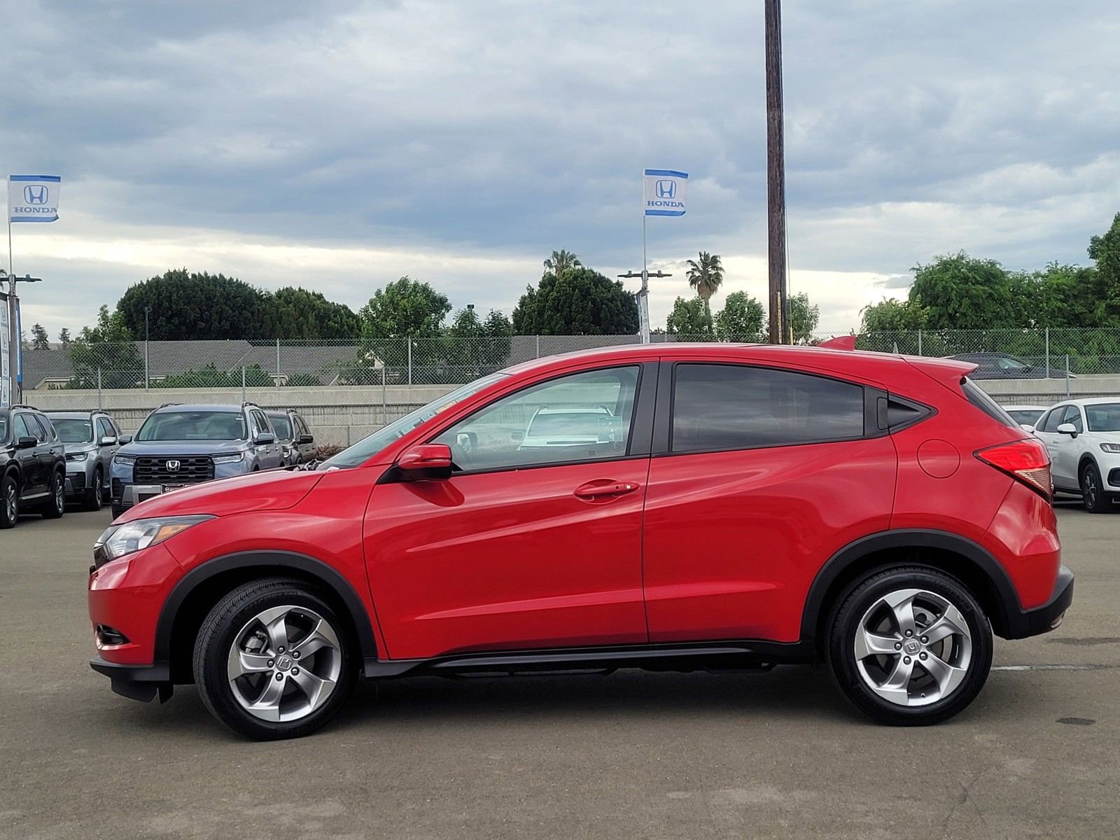 Used 2017 Honda HR-V EX image 7