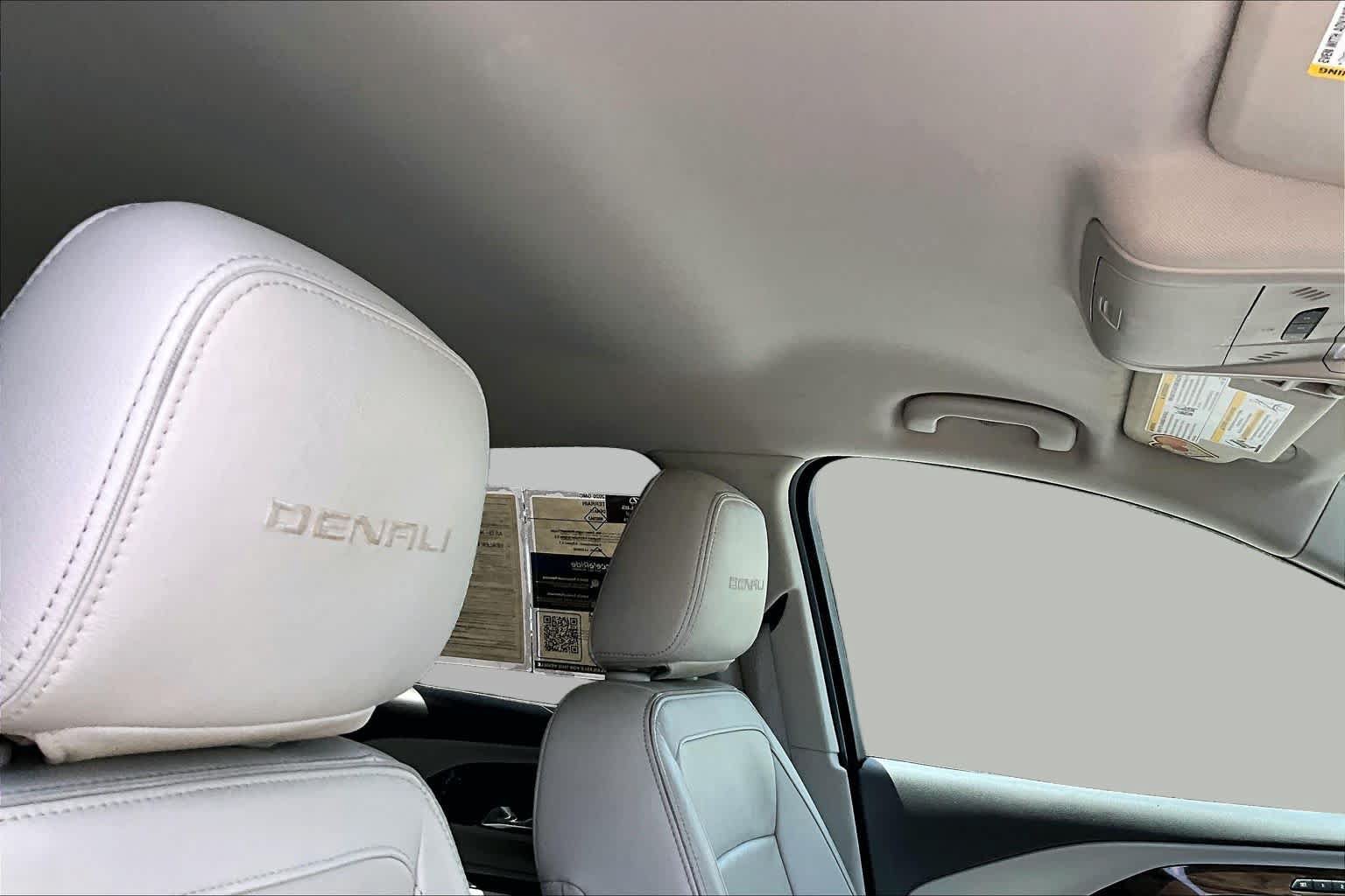 Used 2020 GMC Terrain Denali w/ Denali Premium Package FWD image 14