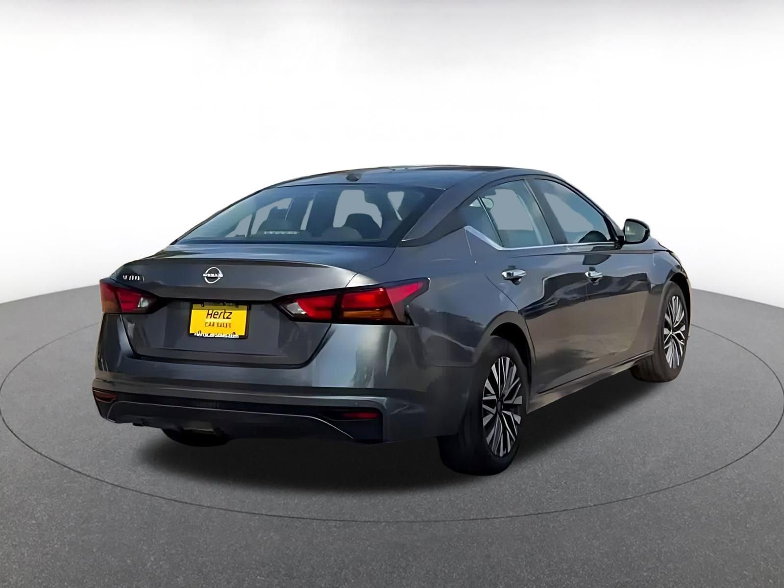 Used 2025 Nissan Altima 2.5 SV FWD image 14