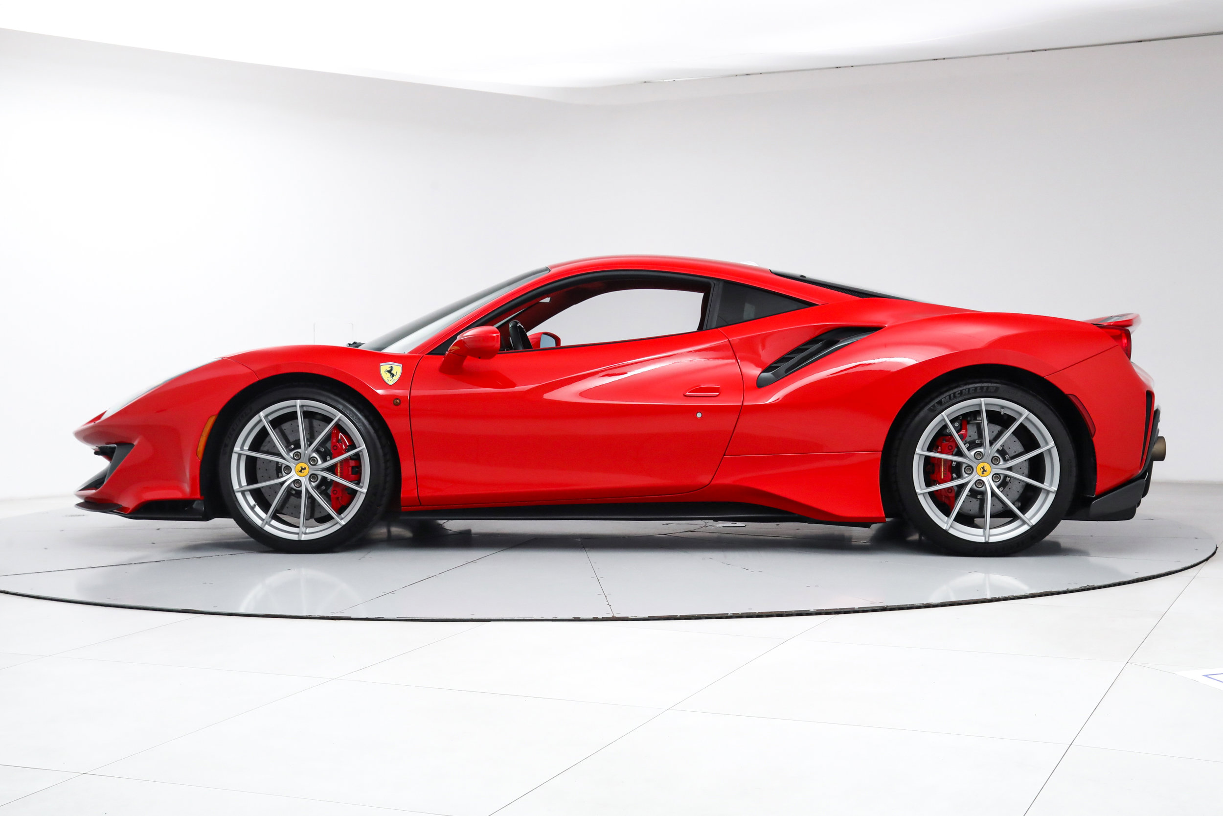 Used 2019 Ferrari 488 Pista Coupe image 4