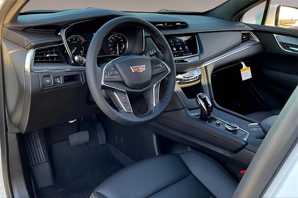 New 2026 Cadillac XT5 Luxury image 6
