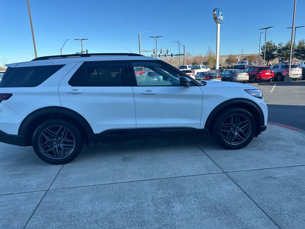 Used 2025 Ford Explorer ST AWD/4WD image 5