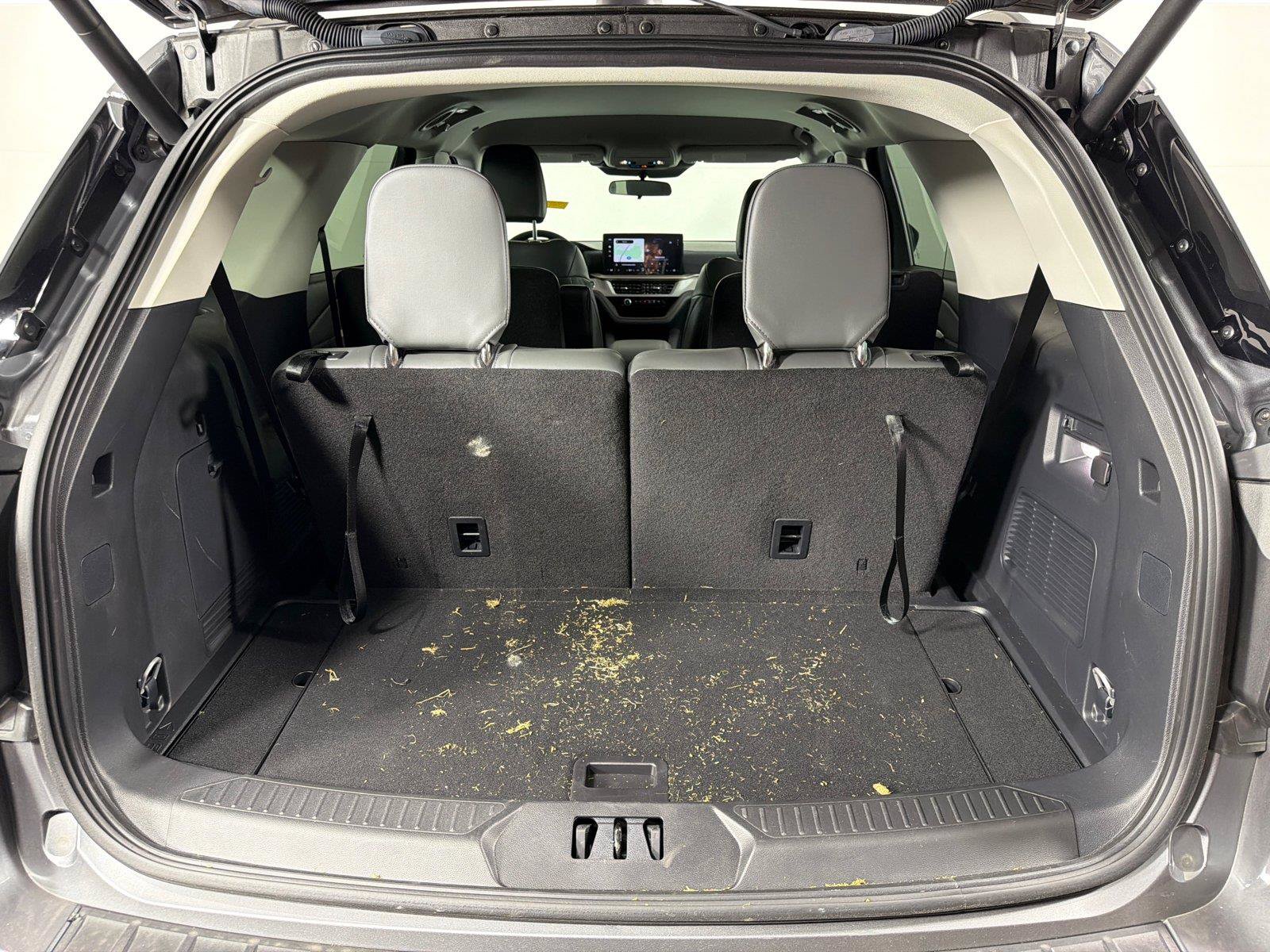 Used 2025 Ford Explorer Active w/ Active Comfort Package RWD image 18