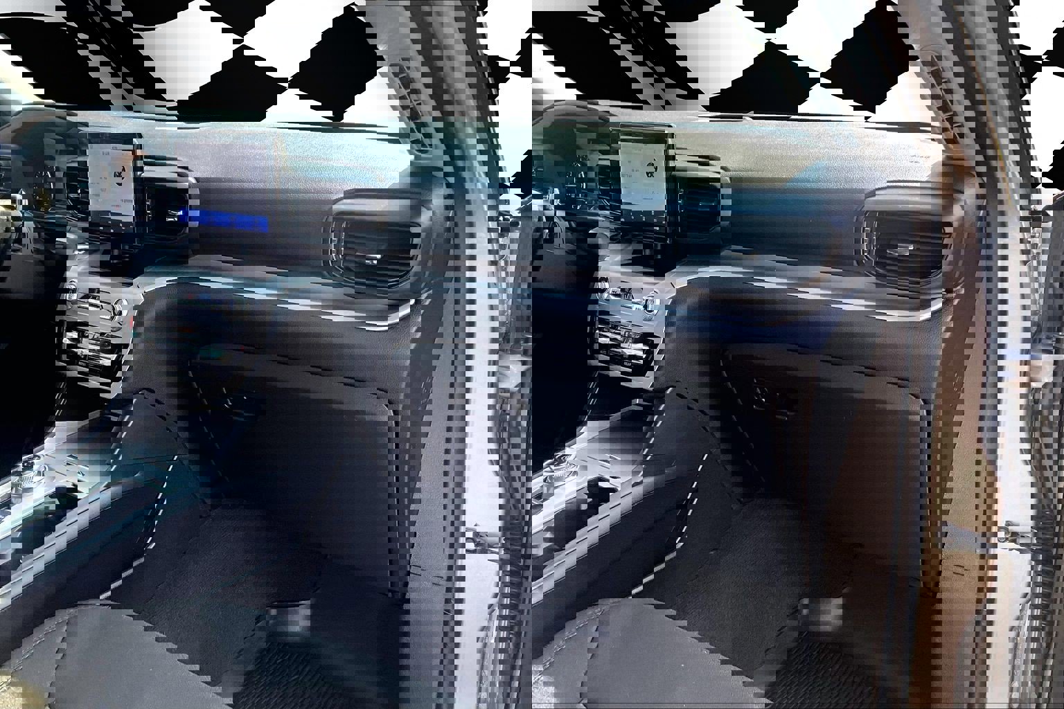 Used 2022 Ford Explorer XLT w/ Class IV Trailer Tow Package image 16