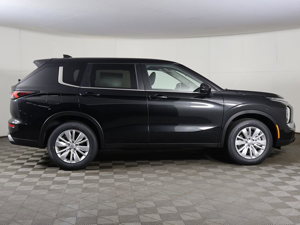 New 2026 Mitsubishi Outlander ES FWD image 17
