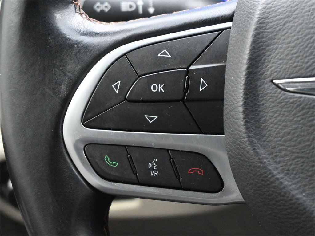 Used 2017 Chrysler Pacifica Touring-L image 5