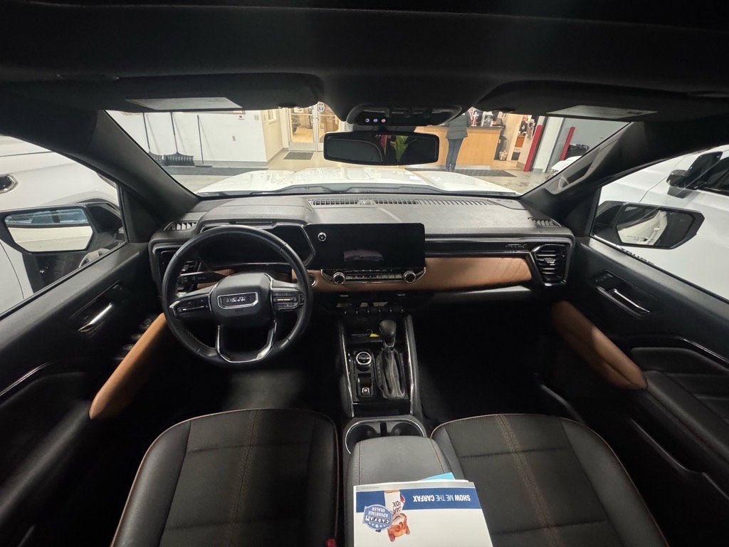 Used 2024 GMC Canyon AT4 w/ Technology Package image 15