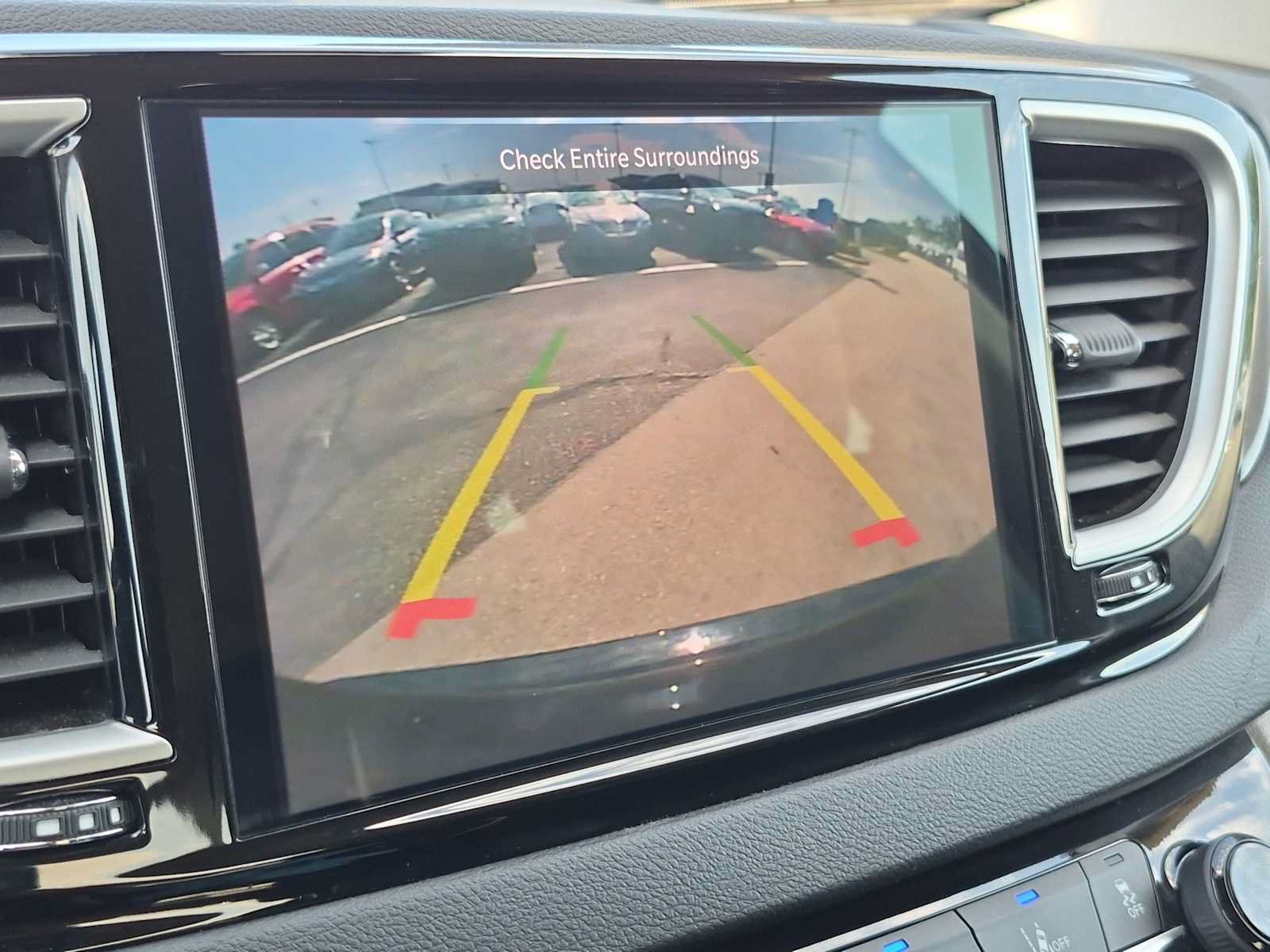 Used 2024 Chrysler Pacifica Touring-L FWD image 28