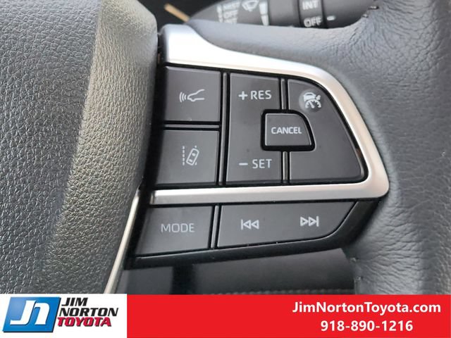 Used 2026 Toyota Sienna XLE FWD image 28