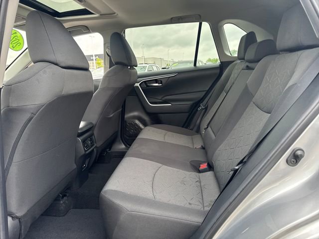 Used 2021 Toyota RAV4 XLE w/ Convenience Package FWD image 14