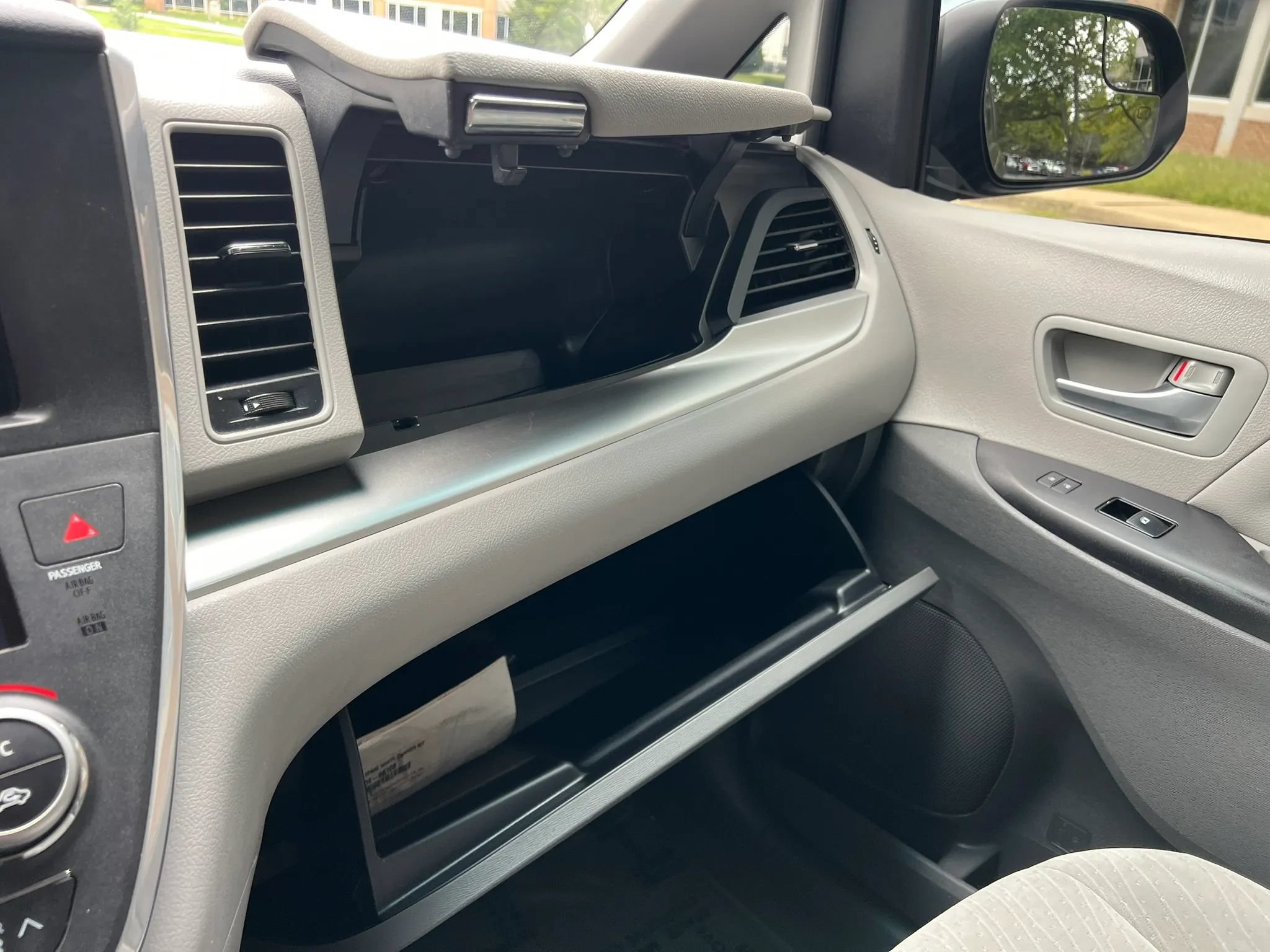 Used 2017 Toyota Sienna LE w/ Protection Package AWD/4WD image 32