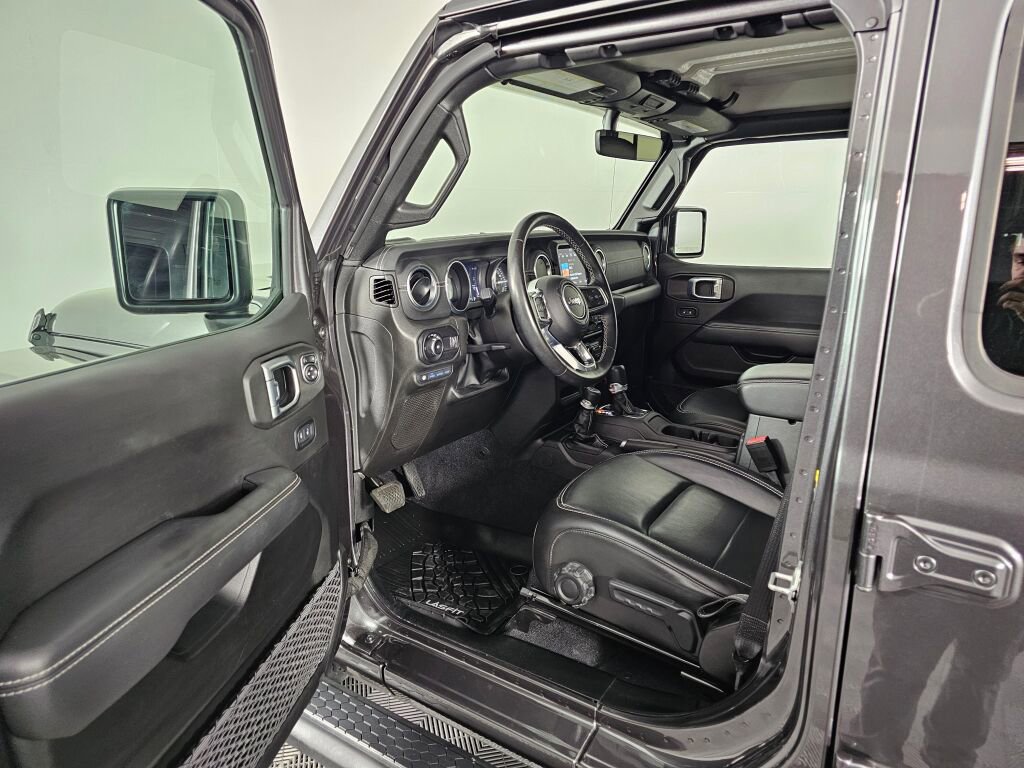 Used 2023 Jeep Wrangler Unlimited Sahara w/ Cold Weather Group AWD/4WD image 18