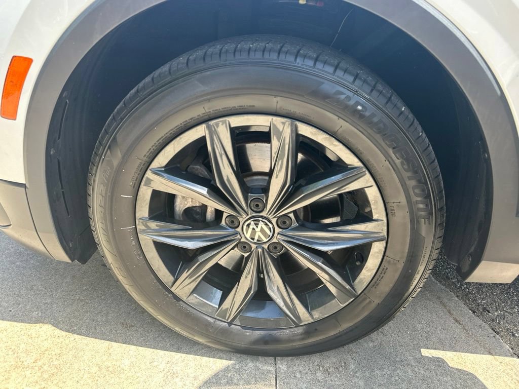 Used 2024 Volkswagen Tiguan SE AWD/4WD image 31