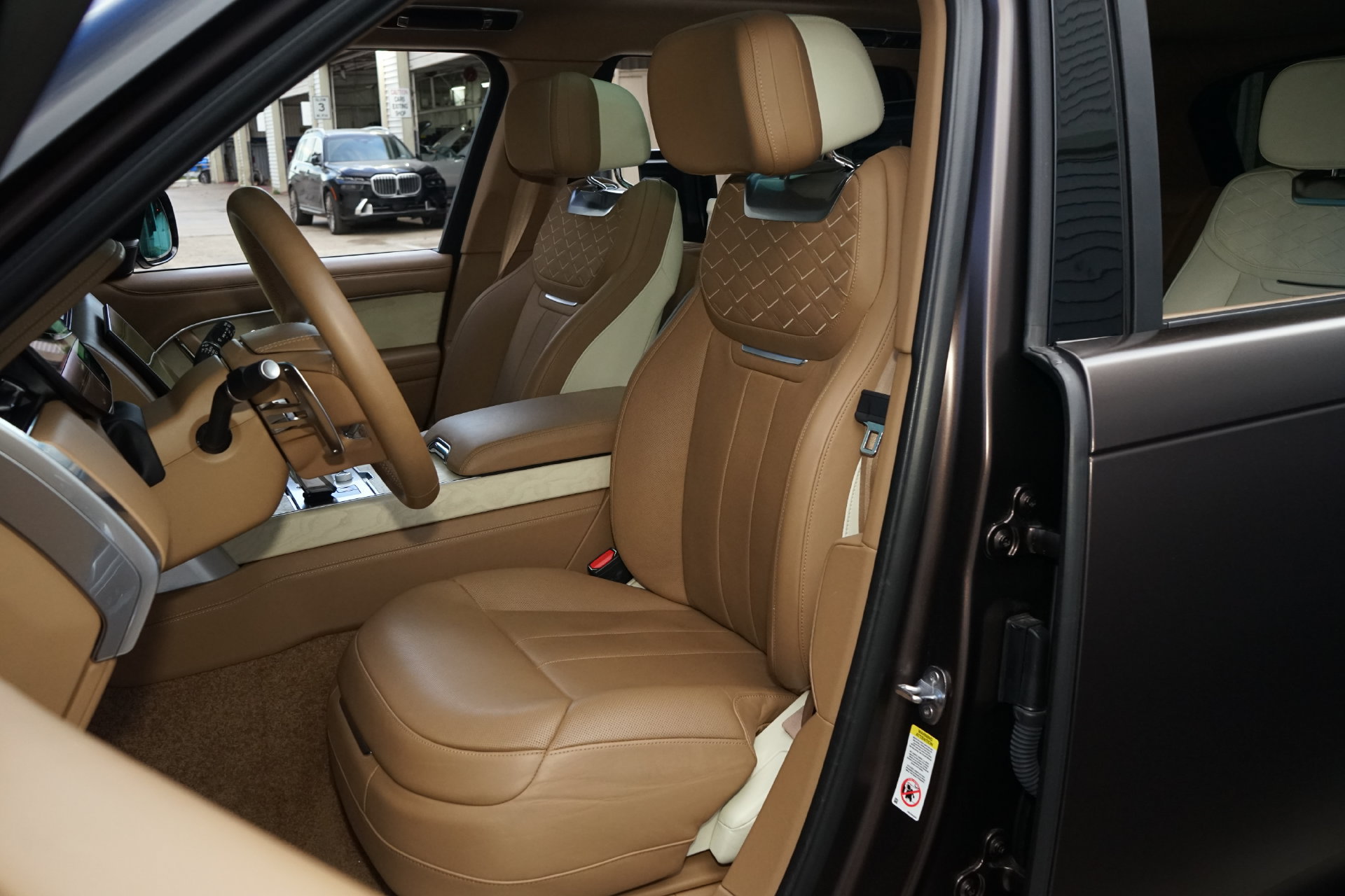 Used 2023 Land Rover Range Rover SV AWD/4WD image 8