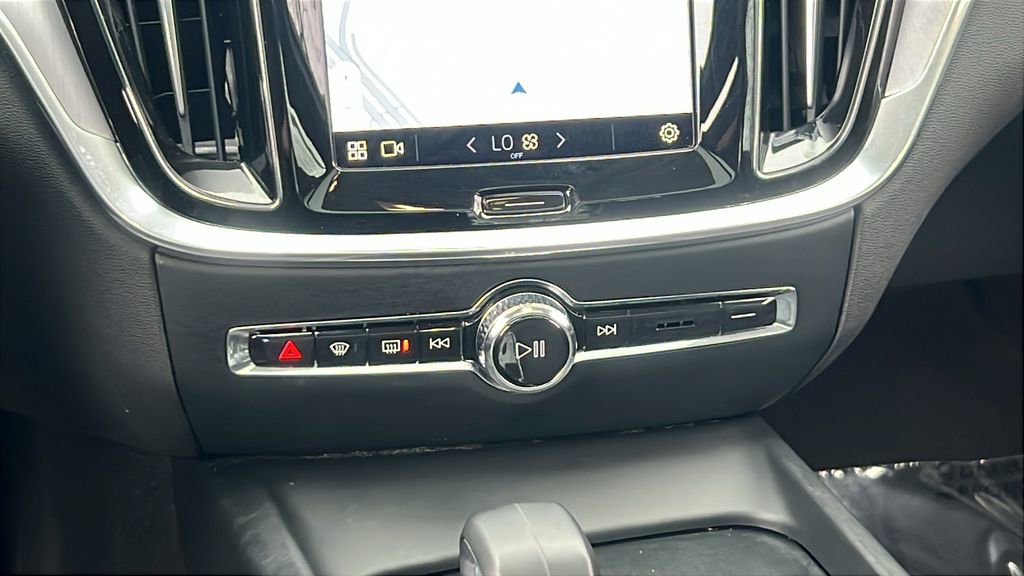 Used 2024 Volvo S60 B5 Core image 22