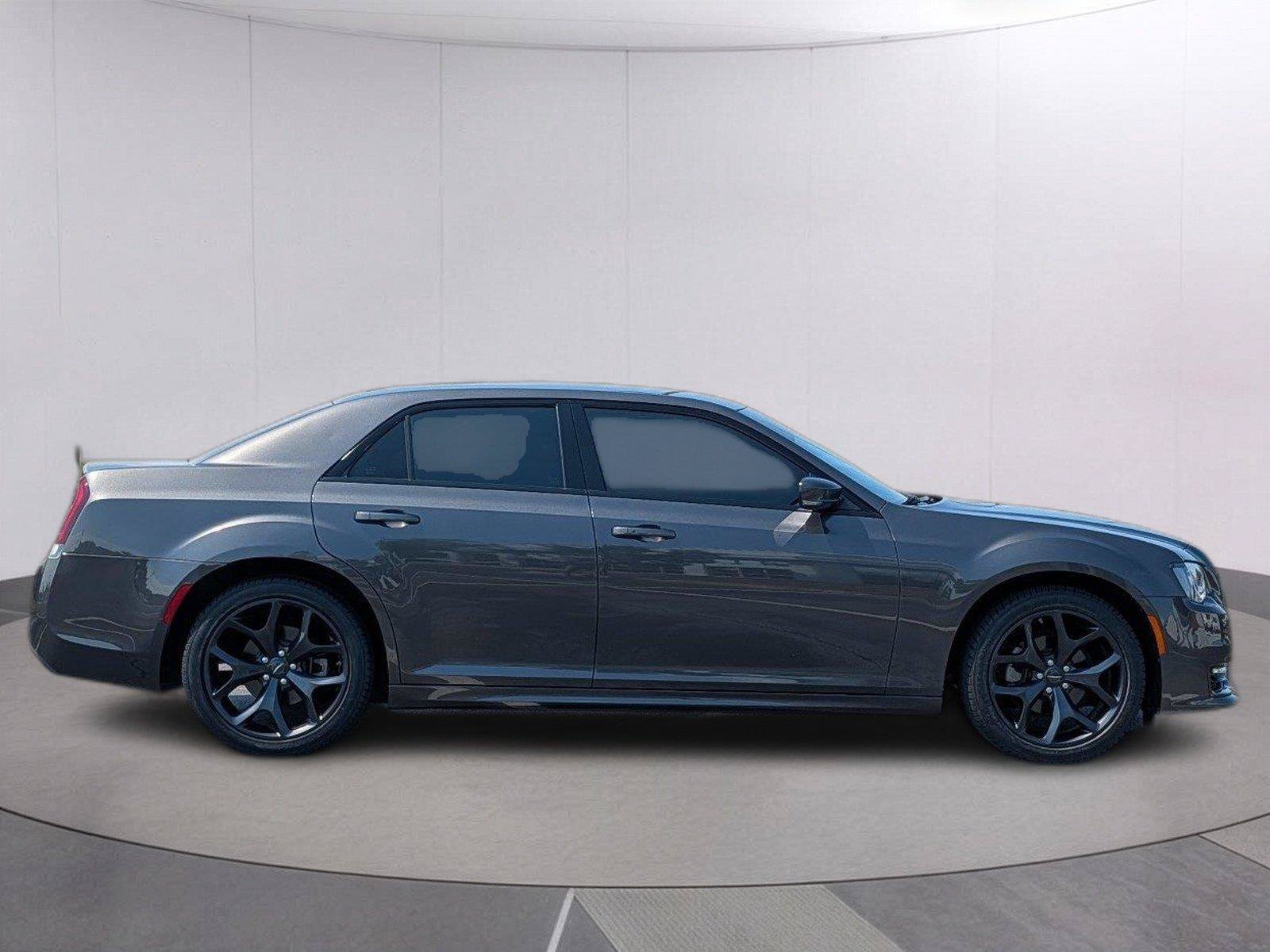 Used 2023 Chrysler 300 Touring L w/ Comfort Group RWD image 6