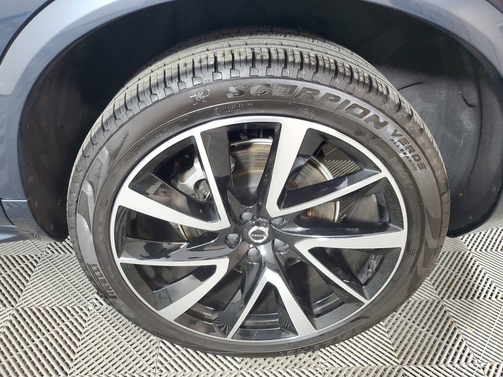 Certified 2025 Volvo XC90 B6 Plus w/ Protection Package AWD/4WD image 13