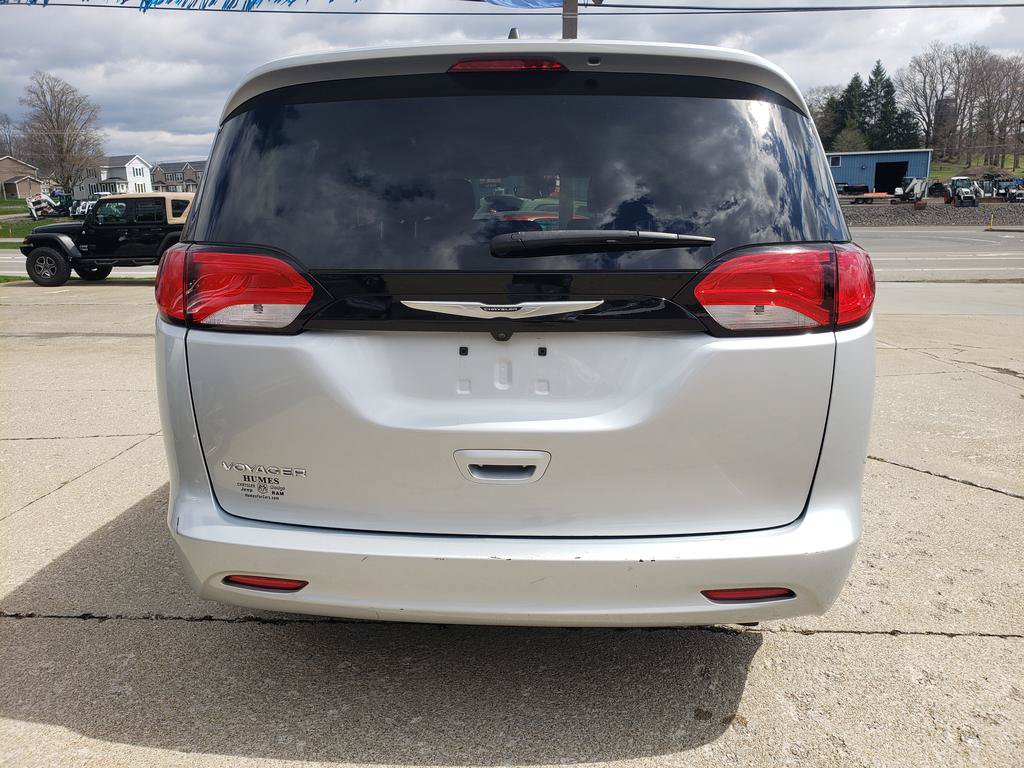 Certified 2023 Chrysler Voyager LX FWD image 4