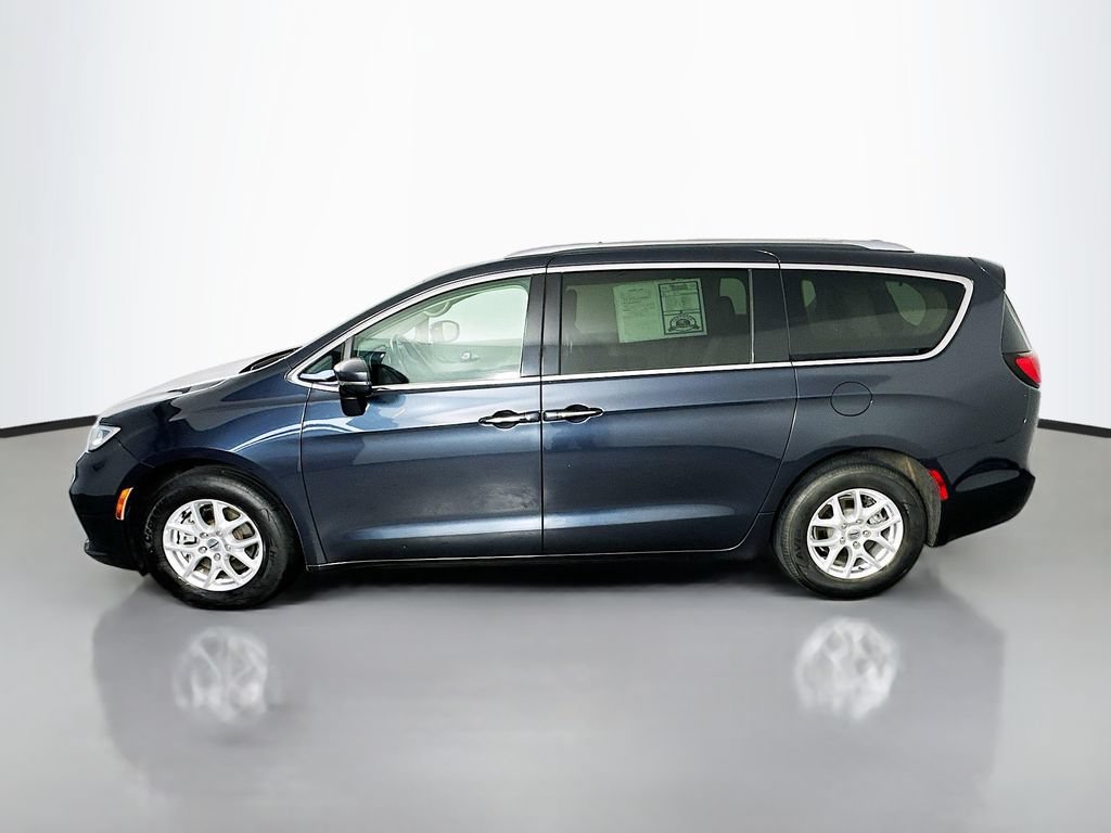 Used 2021 Chrysler Pacifica Touring-L FWD image 4