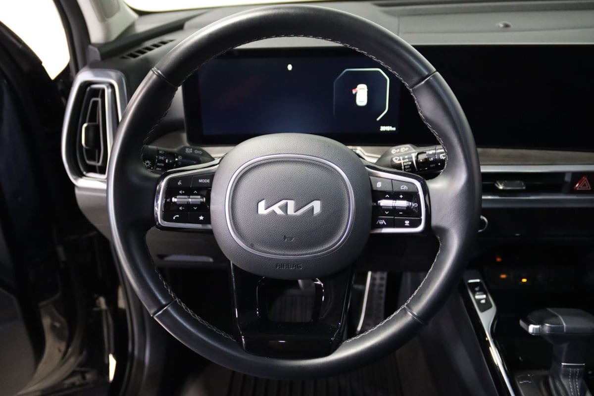 Used 2025 Kia Sorento SX AWD/4WD image 38