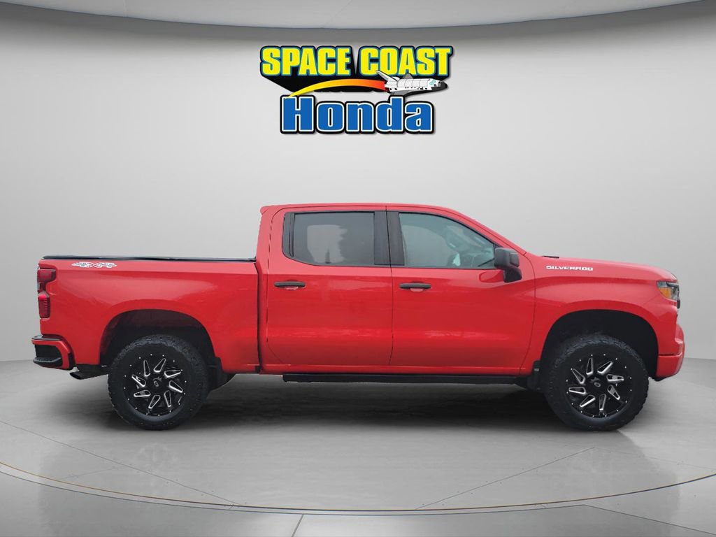 Used 2023 Chevrolet Silverado 1500 Custom image 2