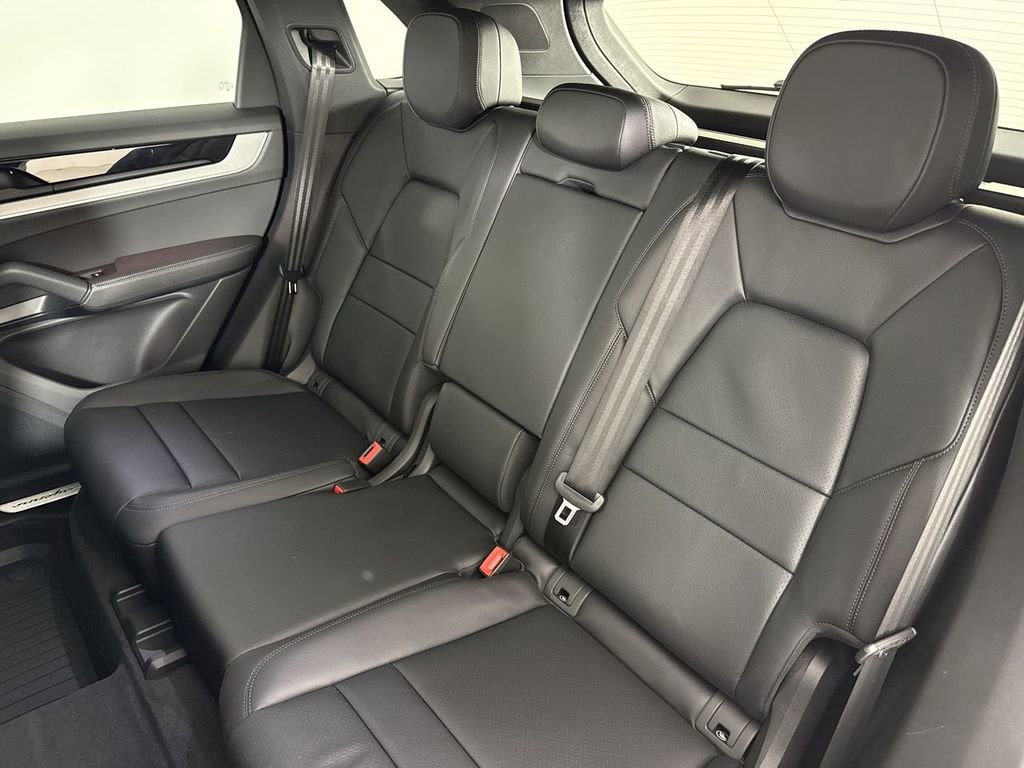 Certified 2025 Porsche Cayenne image 22