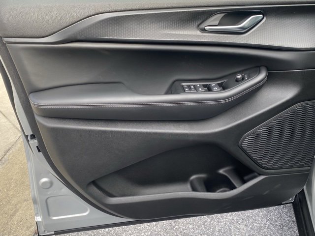 New 2025 Jeep Grand Cherokee L Altitude image 12