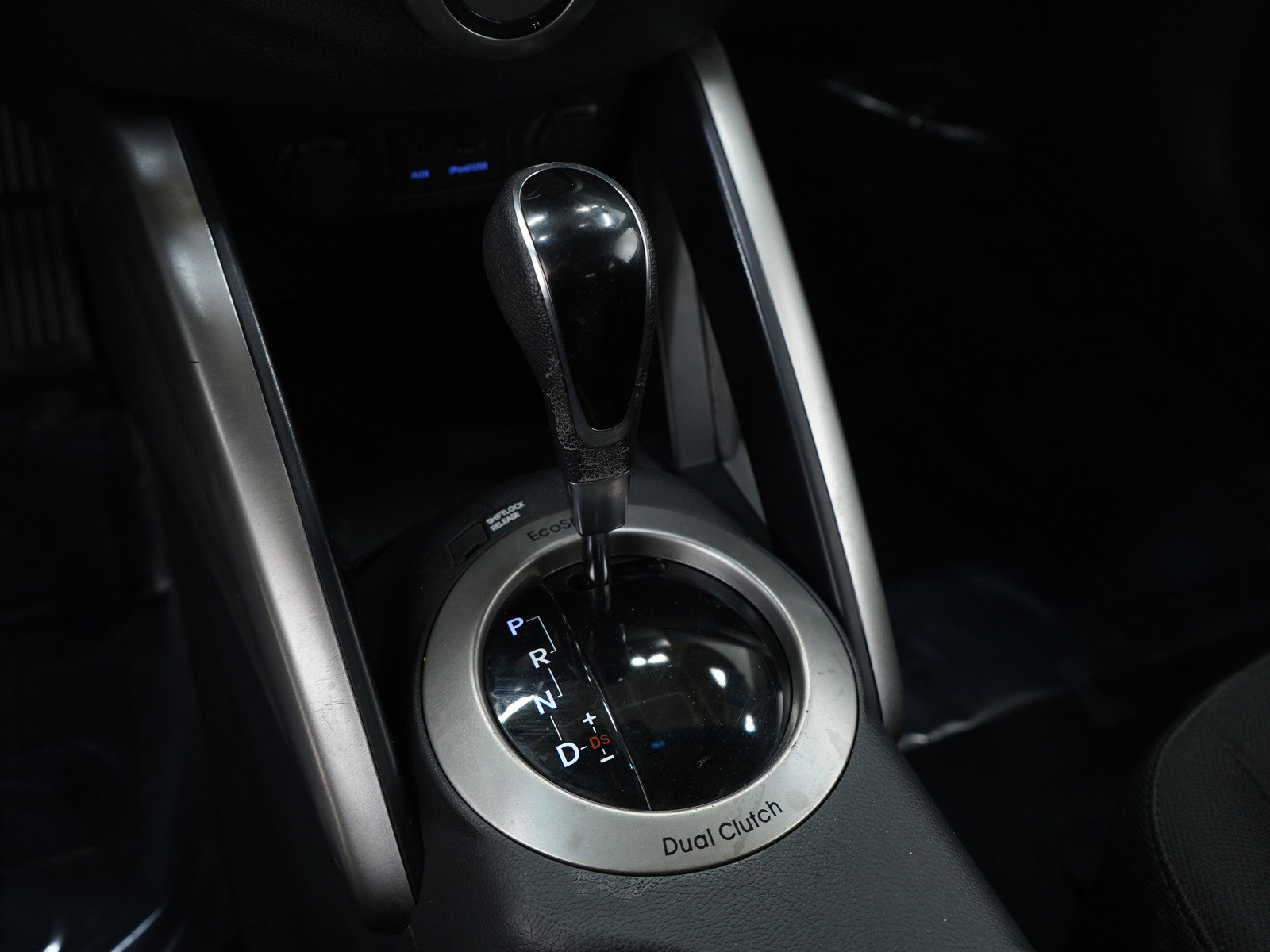 Used 2015 Hyundai Veloster image 22