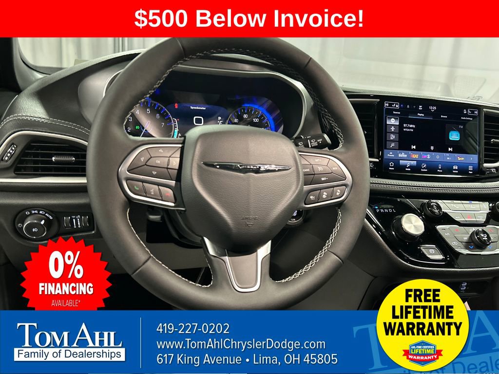 New 2026 Chrysler Pacifica Select image 13