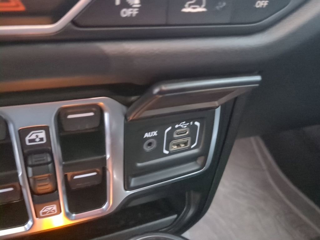 Used 2024 Jeep Wrangler Unlimited Sahara w/ Safety Group image 41