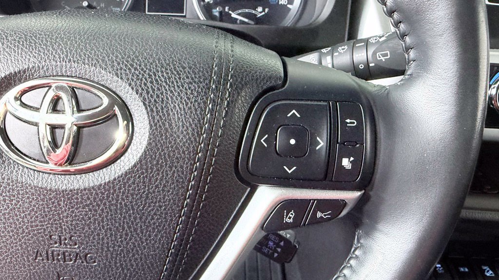 Used 2017 Toyota Highlander XLE AWD/4WD image 19